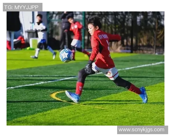 足球明星与孩子们的心灵对话探索梦想与成长的旅程